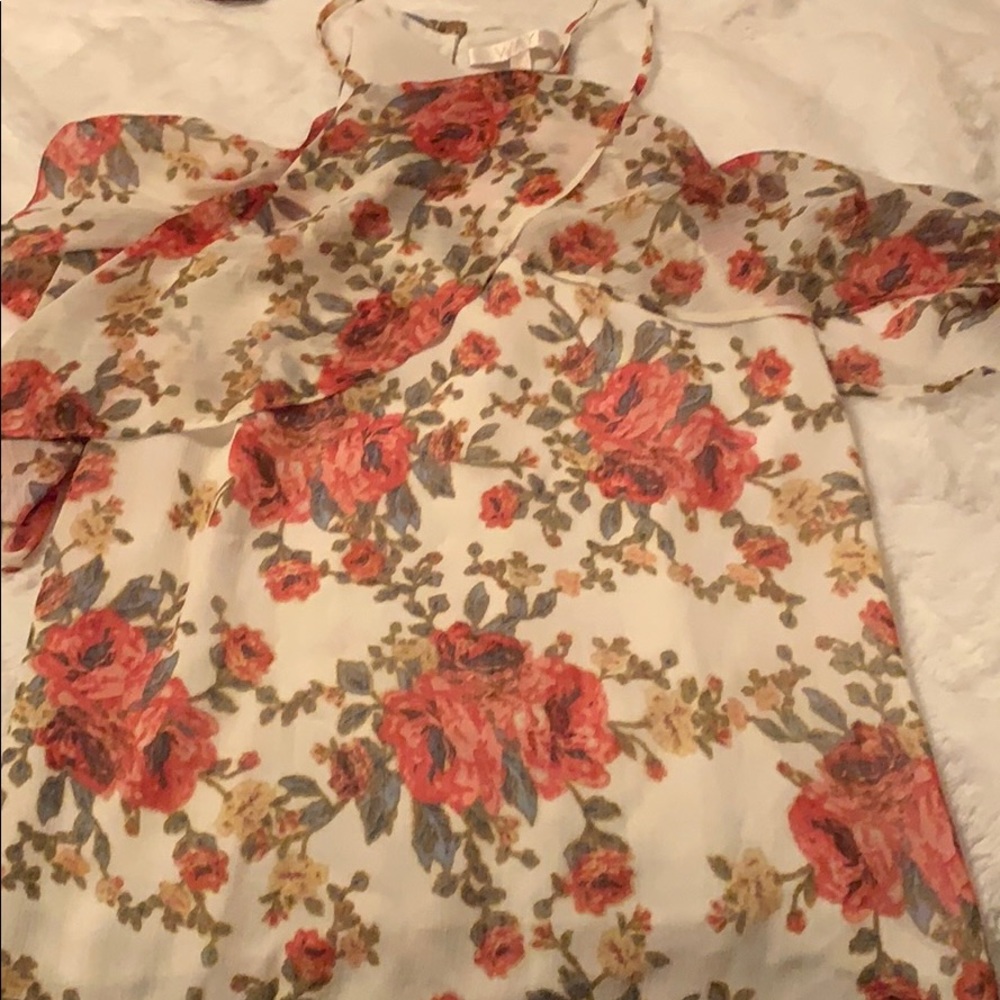 Short sleeve floral blouse